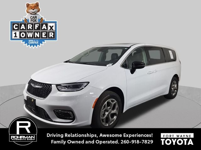 2024 Chrysler Pacifica Limited in Bright White Clearcoat — front three-quarter view