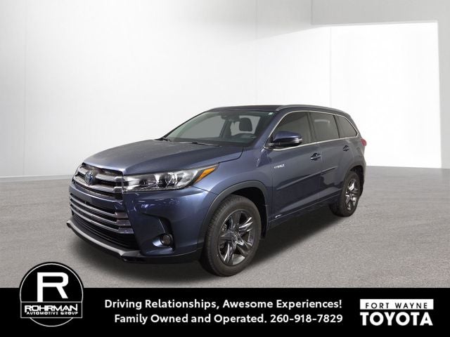 2018 Toyota Highlander Hybrid Limited Platinum in Shoreline Mist — front three-quarter view