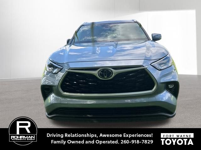 2021 Toyota Highlander XLE in Moon Dust — front three-quarter view