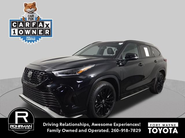 2025 Toyota Highlander XSE in Midnight Black Metallic — front three-quarter view
